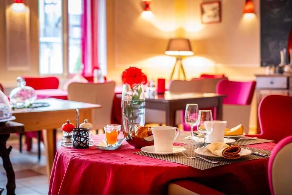 Au Coeur De Meaulne Hotel