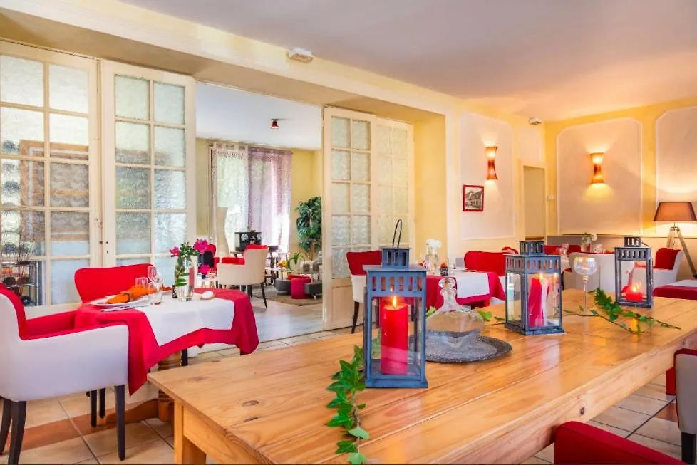 Au Coeur De Meaulne Hotel