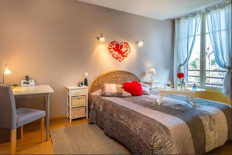 Au Coeur De Meaulne Hotel